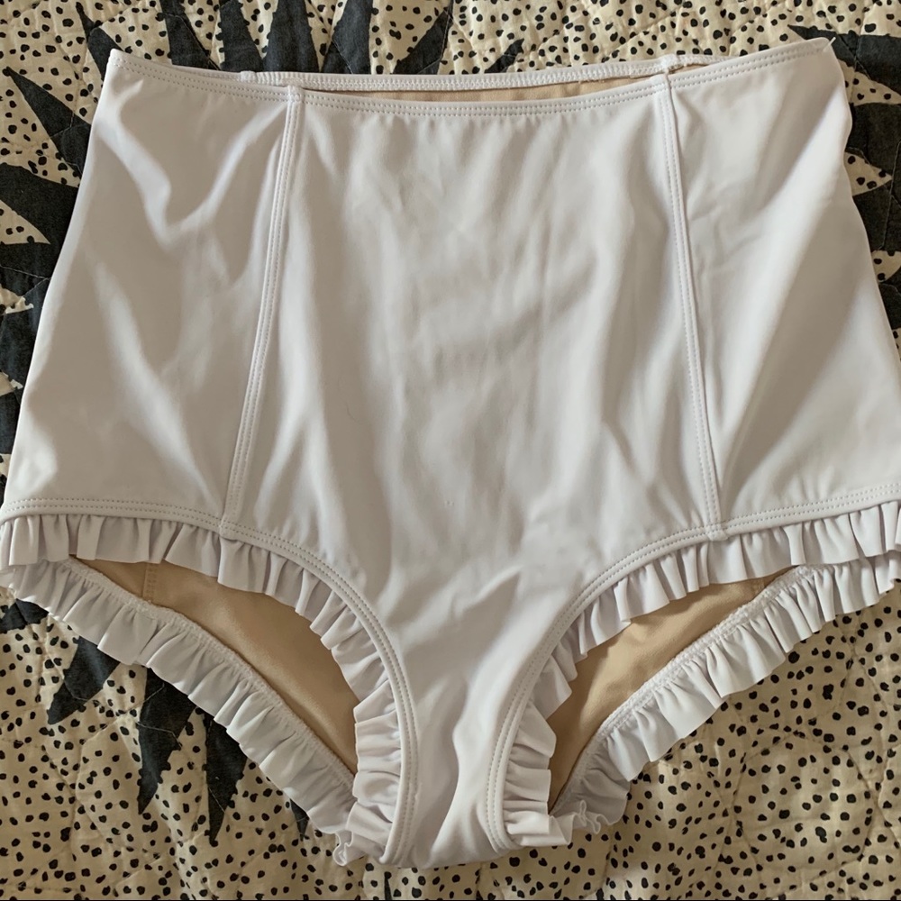 NWOT White Kortni Jeane Bottoms